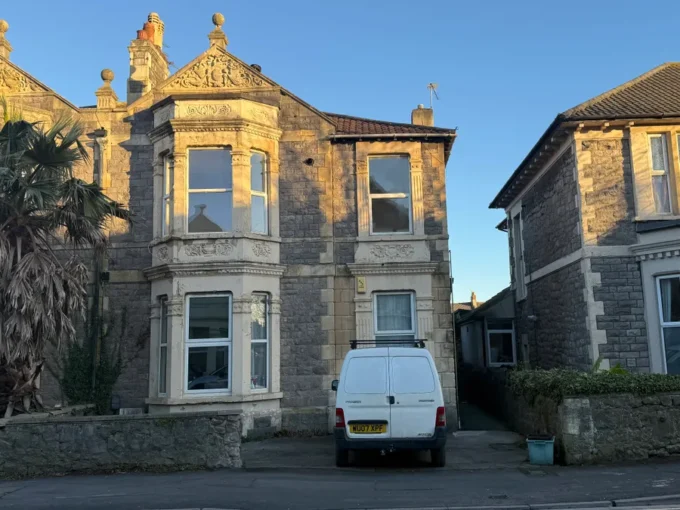 The exterior of a 2-bedroom flat for rent in Weston Super Mare, with off-street parking.